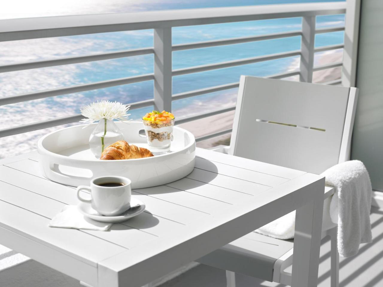 Suite con cama grande - Vistas al mar